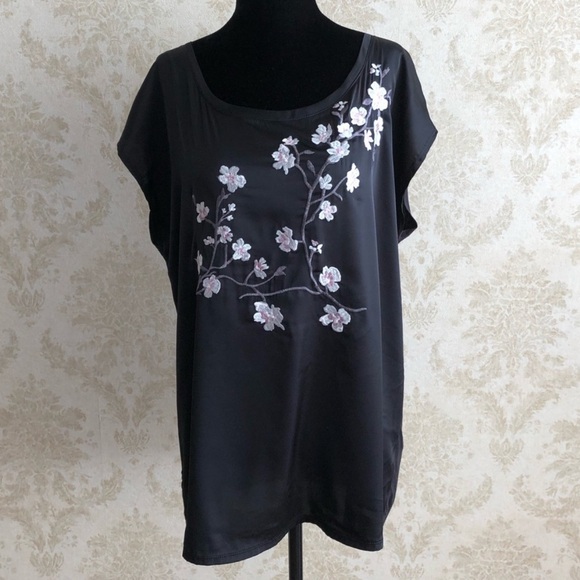 Reitmans embroidered tunic - Picture 1 of 9